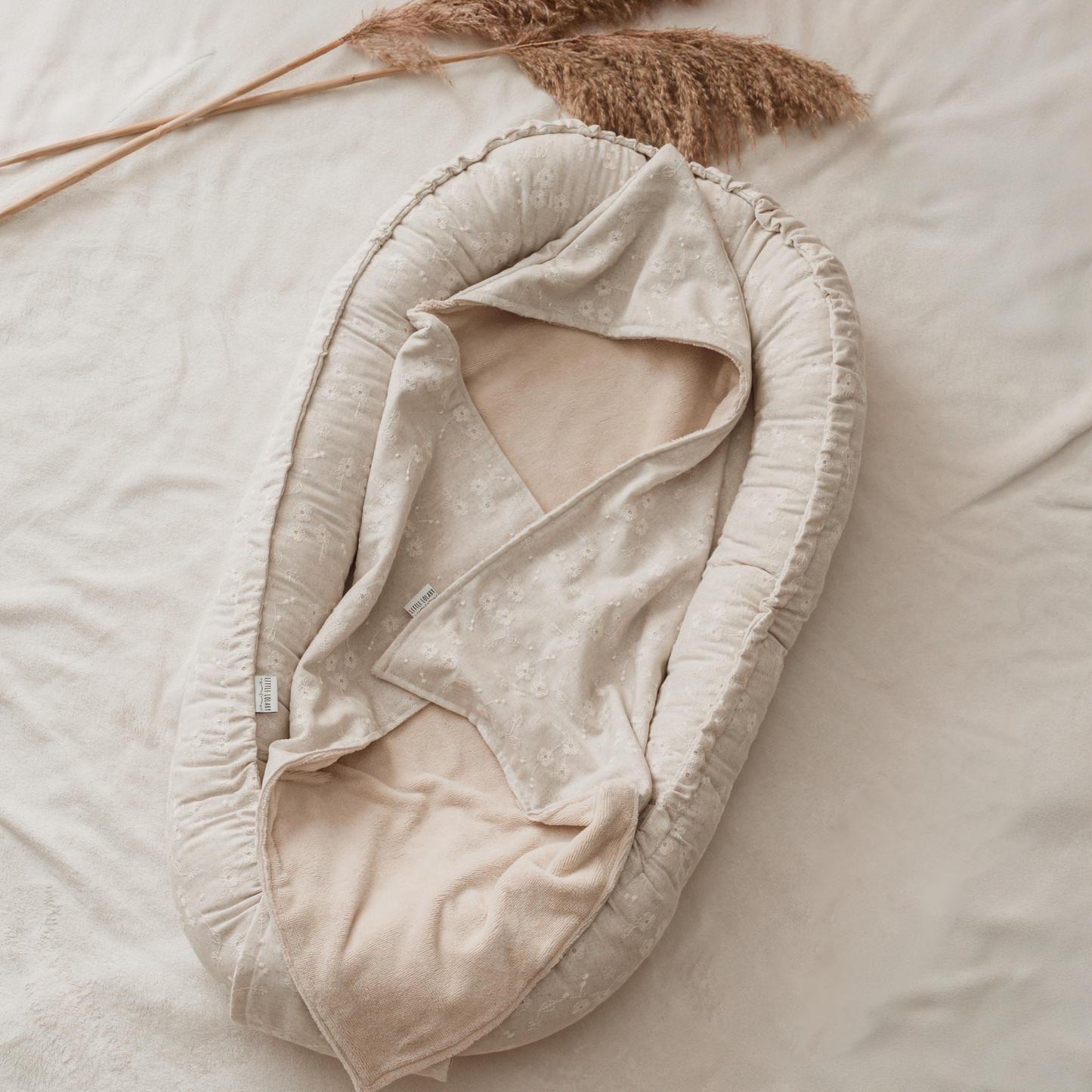 Baby Nest - Linen Embroidery Flowers